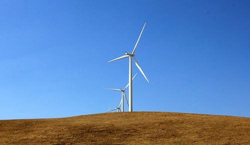 eolien sur un terrain desertique - copyright classicallyprinted pixabay